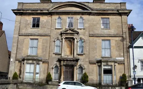 Houses in Devizes